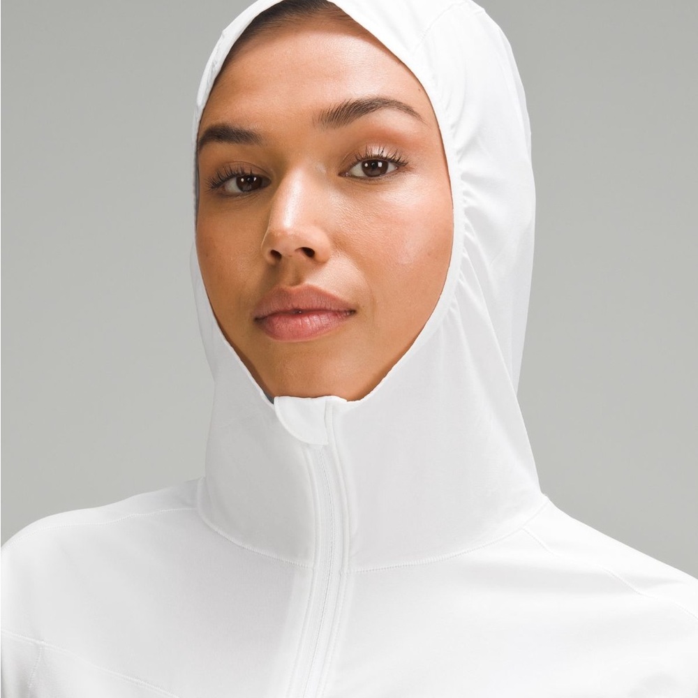 Lululemon mist Over Windbreaker Jacket in White- never worn! Size 2 - Picture 3 of 11